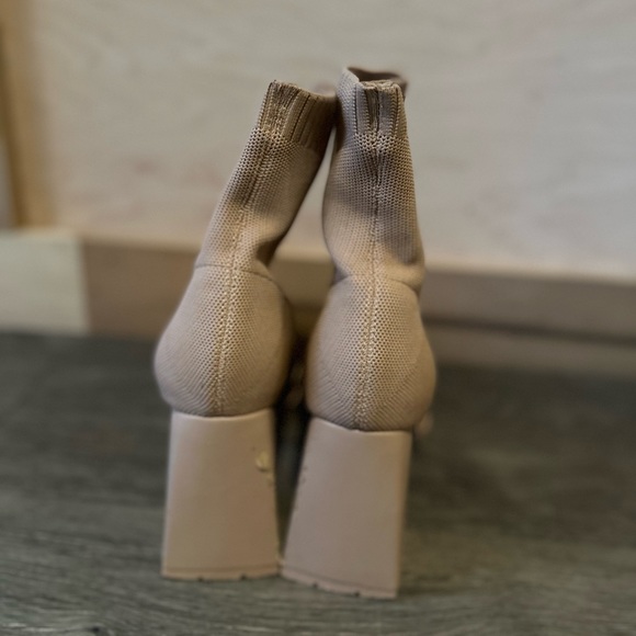 Beige Solid Color, Square Toe, Retro Block Heel Platform - Picture 5 of 7